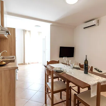 Apartment Lorenzo's App Pula, Istria *